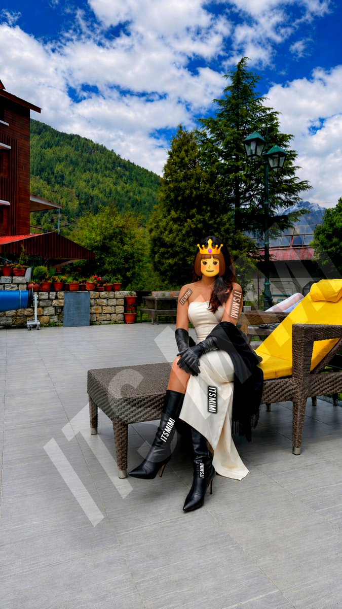 itsmimi0120's tweet photo. Heavy boots,warm gloves,wild heart 
queen ready for the ridge✨️

#itsmimi #mimidiaries #queen #diva #fashion #outfits #ootd https://t.co/nc4xW2jlGb