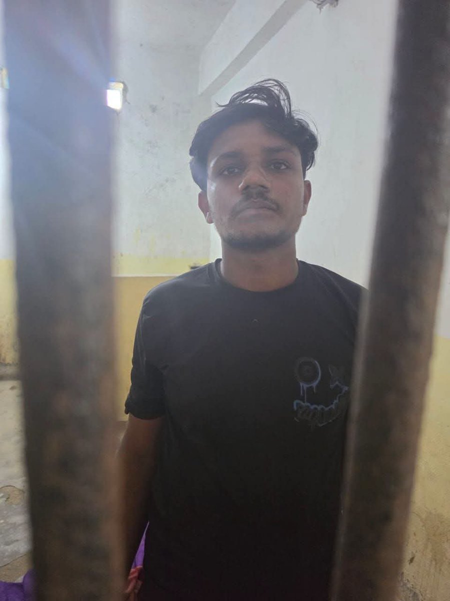 MeghUpdates's tweet photo. 🚨 SHOCKING! Two minor Hindu girls were allegedly gang-raped in Dinajpur after going to see Durga Puja with friends Arbaz and Sarfaraz.

Police have ARRESTED both accused, while a search for the other suspects continues. 

The girls are undergoing hospital treatment. https://t.co/VrrHDwK98a