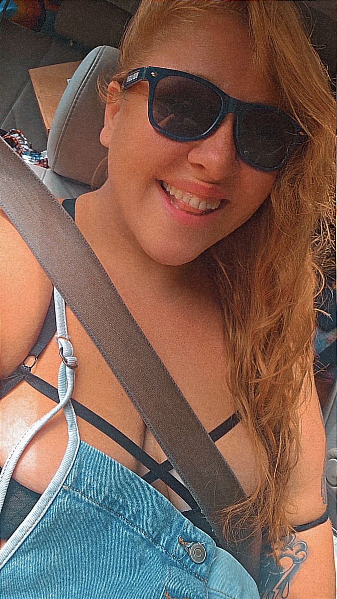 blackopalstorm's tweet photo. Overalls, curves, and a little extra up top 🤭💕 Is this look a yes or a YES? 😘🔥
#MILF #Busty #Curvy #Thick #BBW #Overalls #Mature #18Plus https://t.co/Fv6IcKKZof