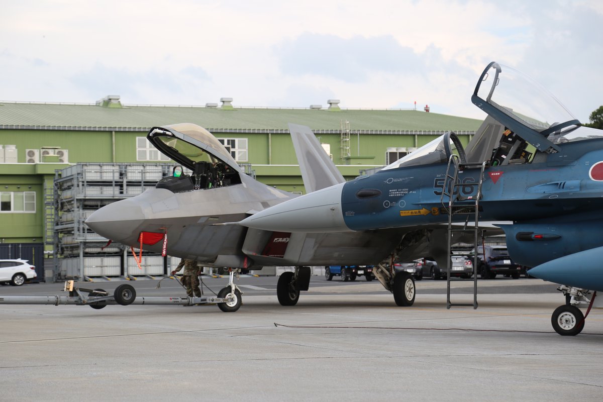 JASDF_adc_pao's tweet photo. During Exercise #KeenSword , 🇺🇸and 🇯🇵 personnel, including #F22 and #F2 pilots, strengthened their partnership.
They shared knowledge on aircraft operations and promoted mutual understanding.

#ADC #FreeAndOpenIndoPacific https://t.co/9blKMiPV5l