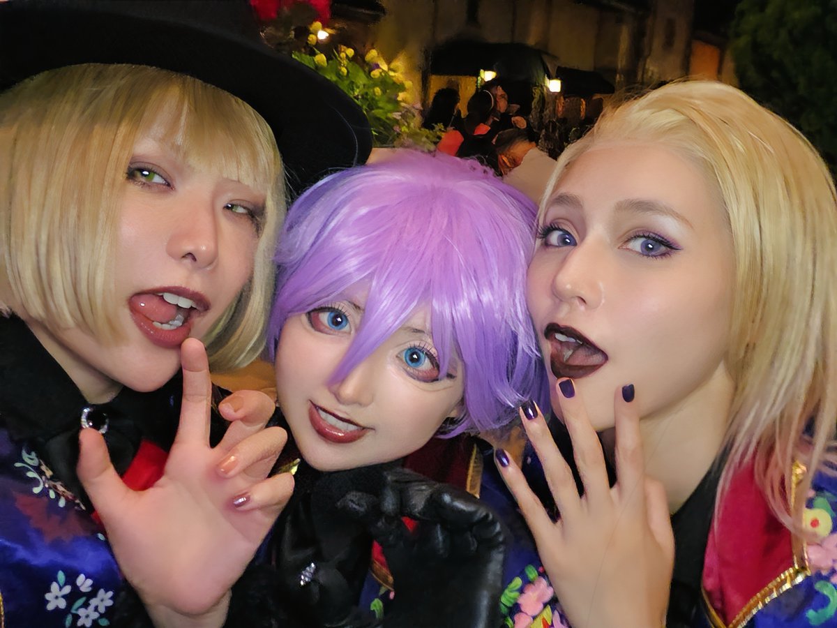 EHxkiDYyUhdCKOF's tweet photo. HAPPY HALLOWEEN！

👑:あゔぃ。さん
🏹:旭曙さん
🍎:佐穂
#Dハロ仮装ツイステ 
#Dハロ仮装2026 https://t.co/poBJfFL1Nq