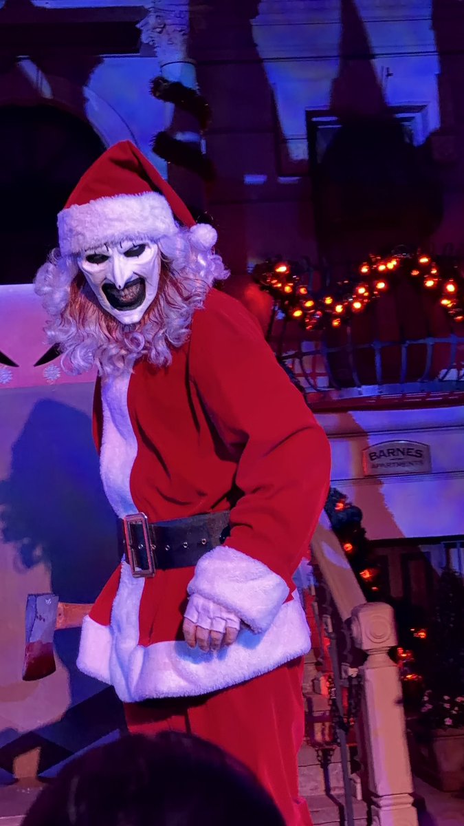 postsbudlight_'s tweet photo. Absolutely amazing night ❤️. @HorrorNightsORL love you guys to death https://t.co/llH1J1HAVS