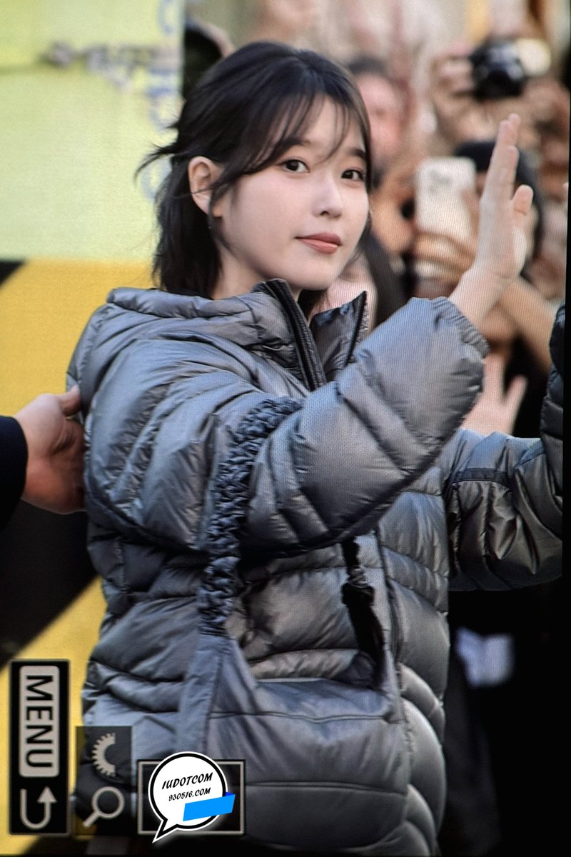 IUdotcom's tweet photo. 261022 뉴발란스 팝업 행사 아이유 퇴근길 직찍 프리뷰 #iu #아이유 https://t.co/JSzQdQJZMD