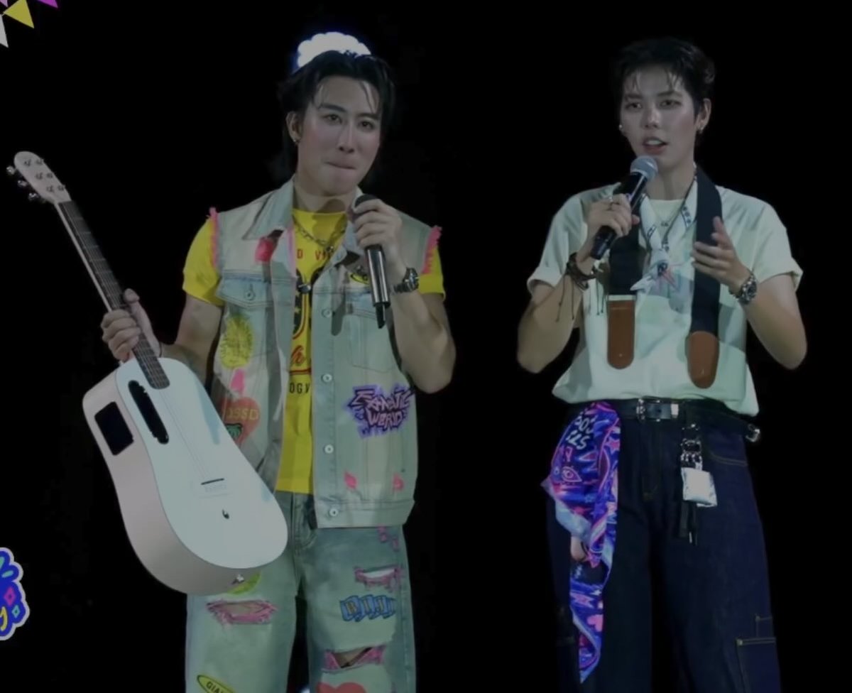 lalaloy8888's tweet photo. ชีฮ็อปปป ชีเขินนนน ชีชอบบบบ🤭🥰🎸✨
ใส่ใจทุกอย่างแม้กระทั่งสิ่งที่ชอบ รู้ใจของแท้

แถมยัง ต้องการมีกีต้าร์คู่กัน2คน อีกนะครับ
เนี่ย 👉🏻👈🏻😉😁 อะไรๆก็อยากให้มีคู่กัน🤭

#Nooks30thStory
#นุ๊กปาย #นุ๊กธนดล #ป๊ายปายโอริโอ้ 
#NookPai #NookThanadon #cnp_orio https://t.co/SRiXnQBGKw