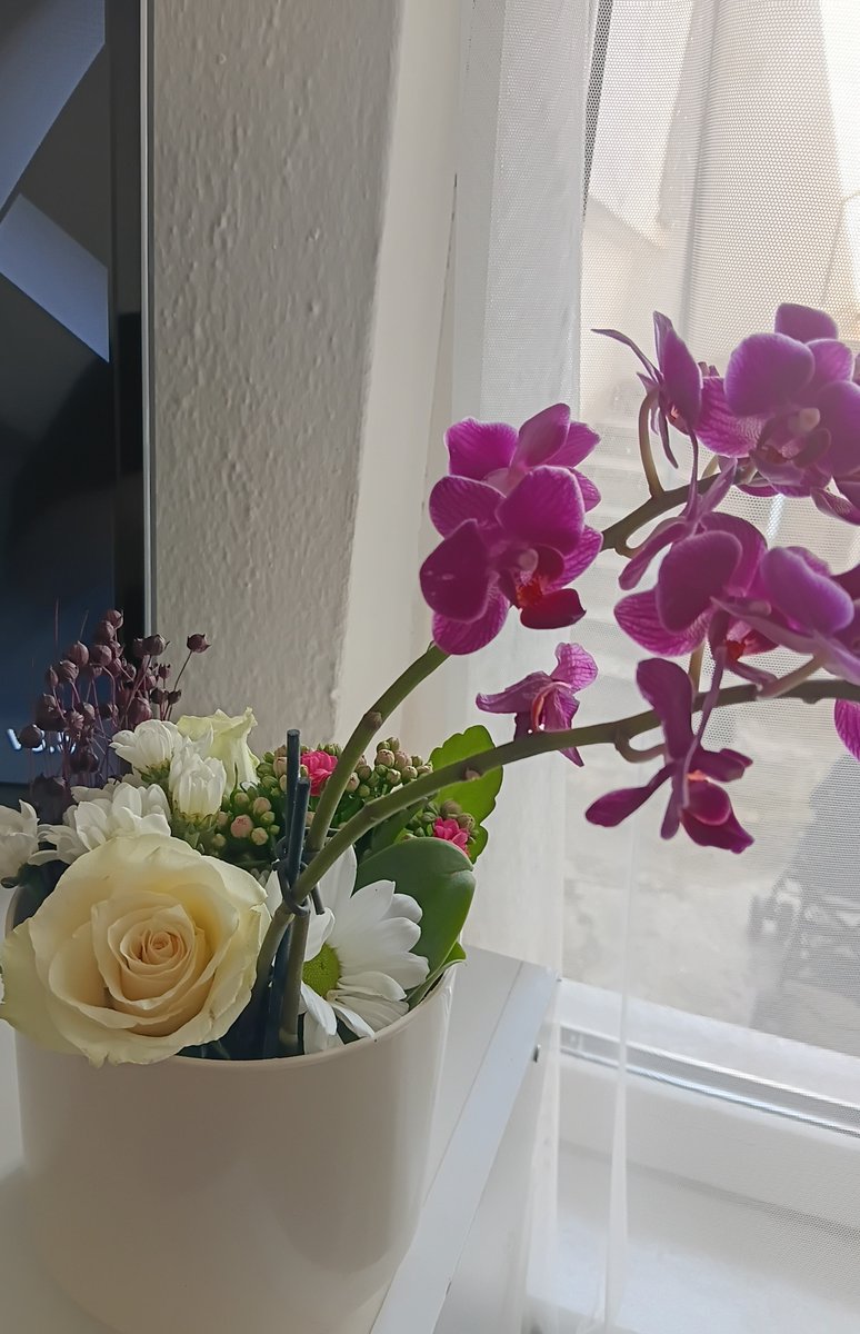 Canan_NeneHatun's tweet photo. Boşanınca çocukdan bunalan Anaya
"Ne biçim Annesin" diye
Ahkam kesen Lambalara söyleyin,

Boşanan "erkek" çocuğun vialeyetini alınca "iş" bahanesiyle
Çocuğu bașka bir kadına bakdırıyor

Boşanmış bir Anne 
Hem çalışıyor
Hem çocuğuna bakıyor
Elimize Su dökemezsiniz !
@tcailesosyal https://t.co/g8ZCivEOYk