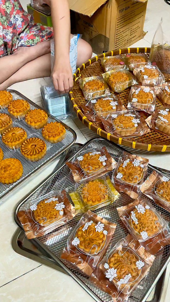 WillGwMackSlK's tweet photo. Những chiếc bánh Trăng Thu nét căng, thơm phức từ Nhà May! https://t.co/N1o8FWTmWP