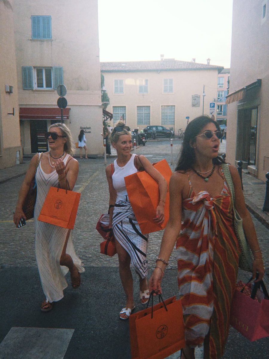 CorneliaLauture's tweet photo. rendez-vous à saint-tropez https://t.co/tQffAQp1db