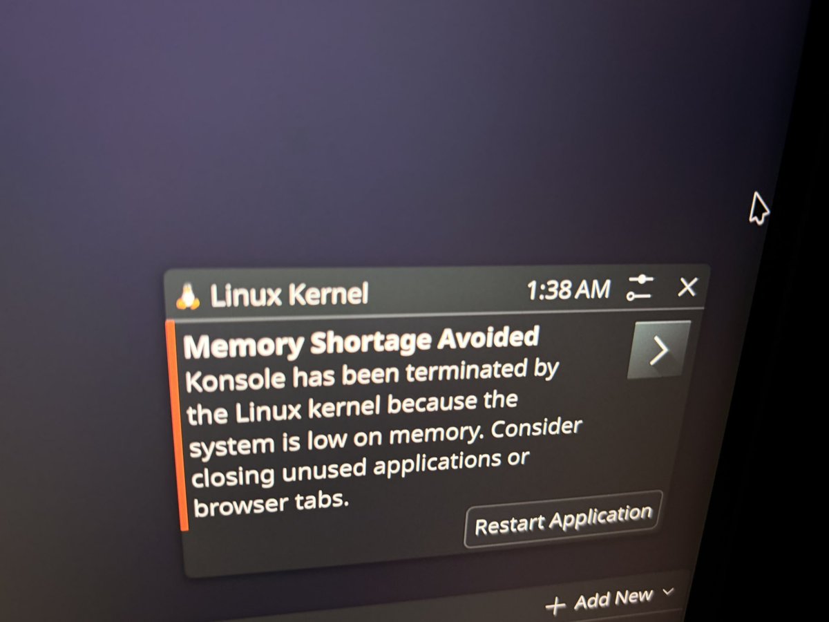 shaurizard's tweet photo. Went to sleep to wake up to this, What an absolutely useless operating system, idiotic defaults

to think valve even remotely suggests the steam <x> products double as development machines https://t.co/pf01iBymrf