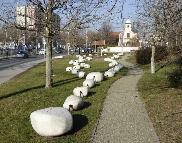 BlogerPisarz's tweet photo. BUDAPESZT, WĘGRY: kamienny różaniec z cytatami z przemyśleń i modlitw ks. Jerzego Popiełuszko po Polsku i Węgiersku...
Coś pięknego. Chwała Panu za takich ludzi https://t.co/tDQjeG5Lg4