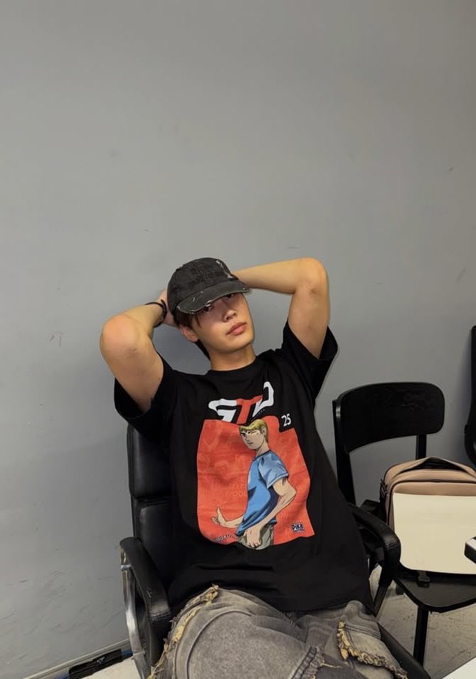 puffpienhoney's tweet photo. หน้าสด หมวกดำ เกงยีนส์ เสื้อยืดจีทีโอ ดิวะ https://t.co/2qYkPQ7QJQ