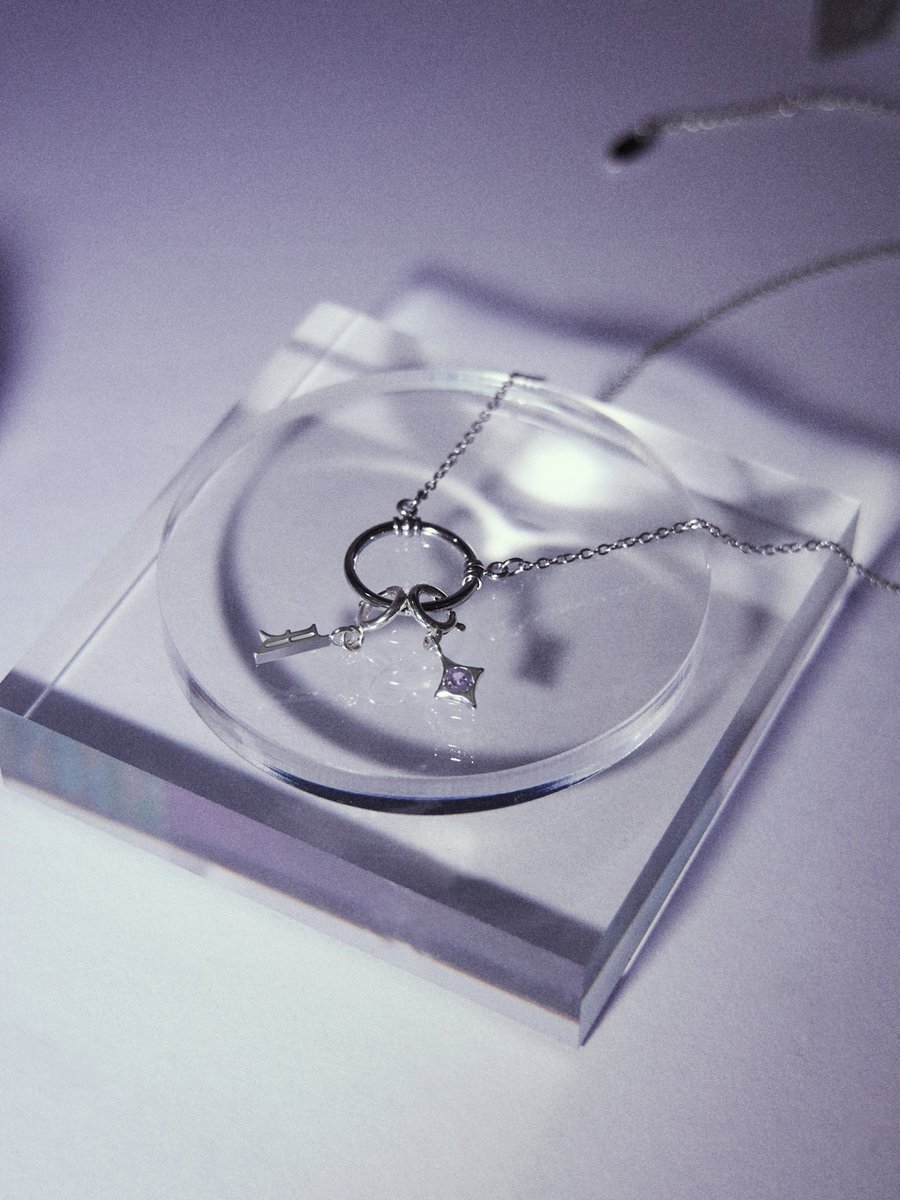 HYBE_MERCH's tweet photo. JEONGHAN X JOSHUA
JOURNEY INTO [DREAMING] MERCH.
Concept Photo (2/3) ☾⋆⁺✧

⊹ PHOTO HOLDER
⊹ NECKLACE
⊹ S/S T-SHIRT
⊹ CAP
...and more

📆 2026. 10. 26. 1PM (KST)
🌐 @weverseshop

#JxJ #정한X조슈아
#JOURNEY_INTO_DREAMING https://t.co/WyvKlrIao5
