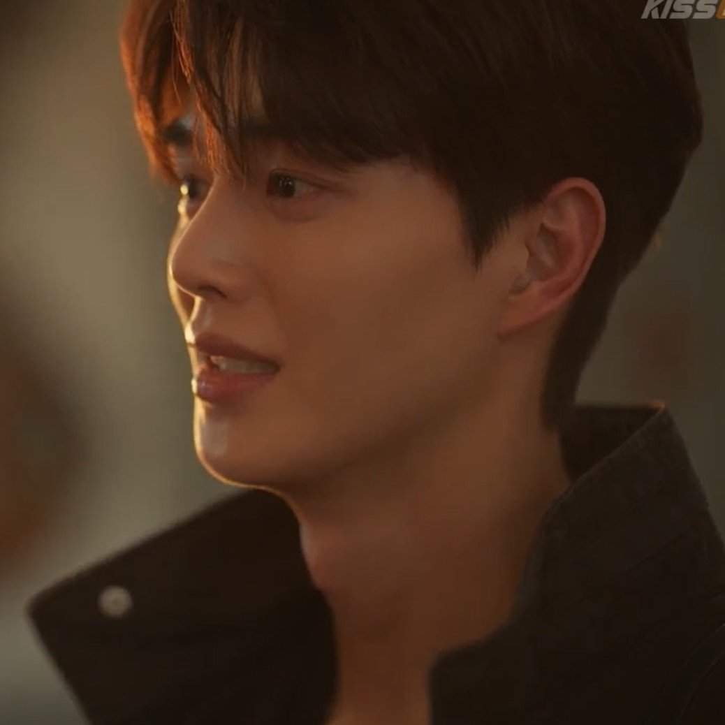 goldenlitee's tweet photo. Pio leaving his family, country behind just to live with Jeongyo forever n now every song Jeongyo writes is dedicated to him playing it... my heart can't take this 😭😭❤️❤️❤️
#JeongPio https://t.co/JS7448rgqE