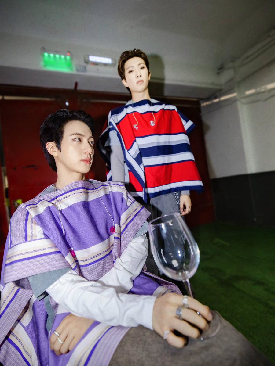 RiseOnBangtanAr's tweet photo. 📸 >> Actualización de #JIN en Instagram. (1/2)

#BTS #방탄소년단 @BTS_twt @bts_bighit https://t.co/0YmMcvTcEK