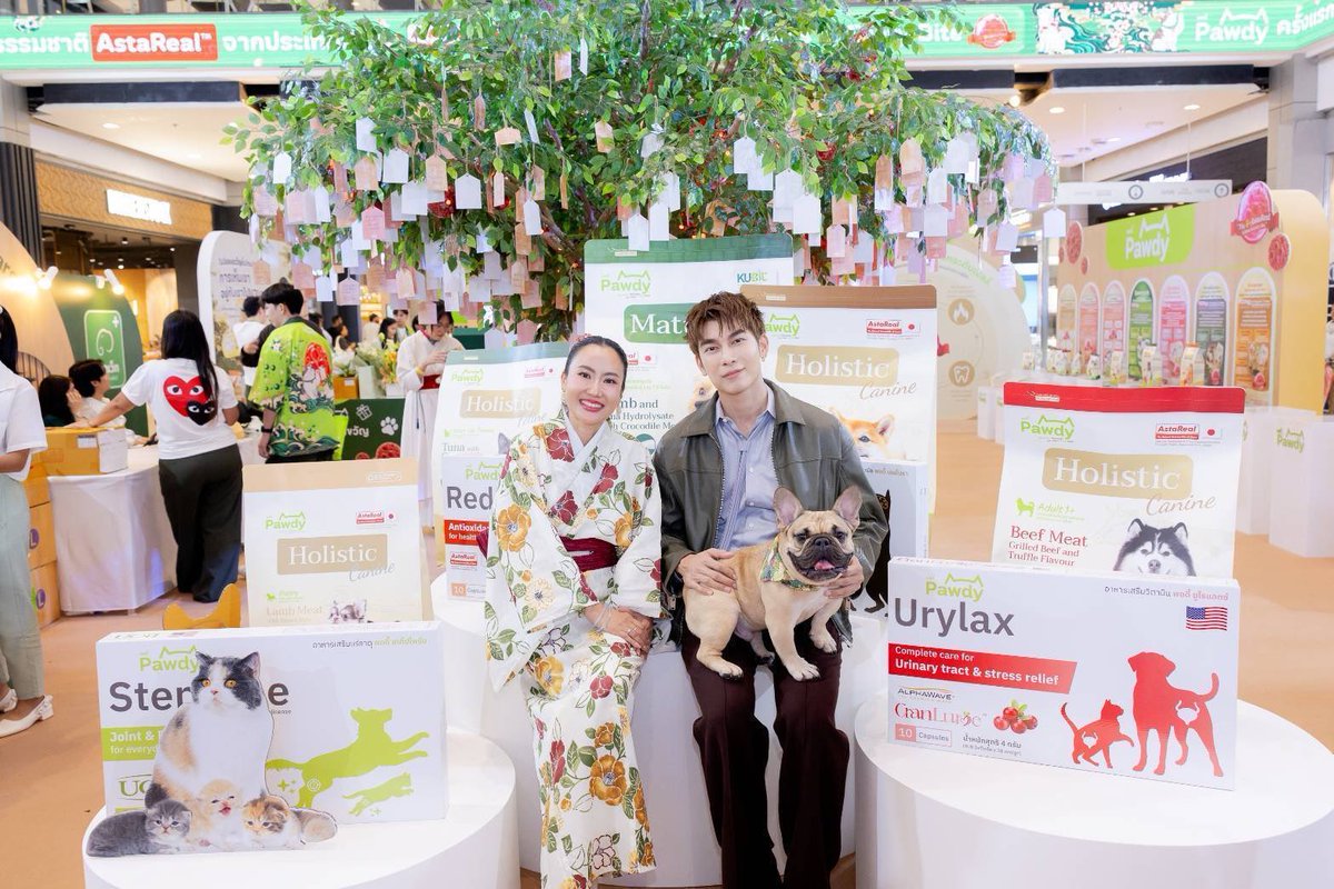 Hello98_th's tweet photo. "มิว ศุภศิษฏ์” เสิร์ฟโมเมนต์สุดพิเศษกับ Pawdy มอบเพลงเพราะเรียกเสียงกรี๊ด!! พร้อมแชร์ประสบการณ์เลี้ยง “น้องช็อปเปอร์” สุดคิ้วท์!!!
🔗 https://t.co/BIZlqpaGkR

#PawdyPetsLongevityxMew
#MewSuppasit 
#Pawdy https://t.co/hnV7lSnpnN