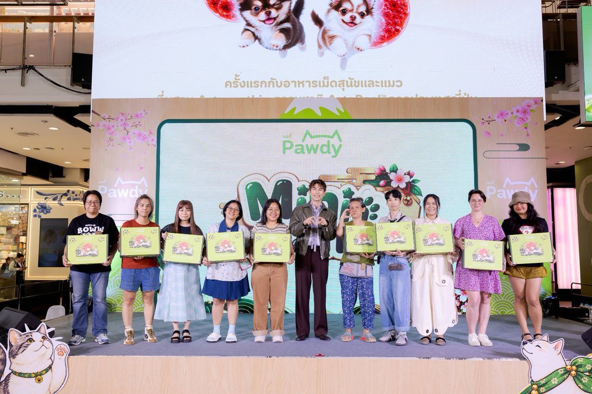Hello98_th's tweet photo. "มิว ศุภศิษฏ์” เสิร์ฟโมเมนต์สุดพิเศษกับ Pawdy มอบเพลงเพราะเรียกเสียงกรี๊ด!! พร้อมแชร์ประสบการณ์เลี้ยง “น้องช็อปเปอร์” สุดคิ้วท์!!!
🔗 https://t.co/BIZlqpaGkR

#PawdyPetsLongevityxMew
#MewSuppasit 
#Pawdy https://t.co/hnV7lSnpnN