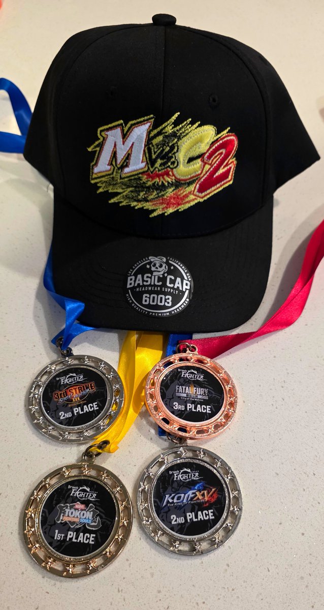 NYChrisG's tweet photo. Went to @ArcadeShock @brookgamingfans brook fighter this past weekend, and entered some games!!!! 1st tokon, 2nd 3s, 2nd kof15, and 3rd cotw. Also got this super sick one of a kind mvc2 hat that matches the onic black and yellow fit LOL https://t.co/j4yGzWZ1Rc