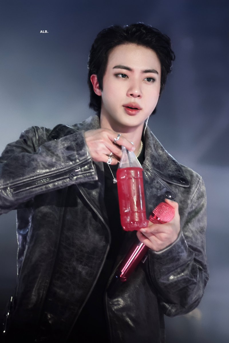 ALittleBraver92's tweet photo. 261021

#방탄소년단진 #김석진 #석진 #진 #BTSJIN #JIN 
#BTS_WORLDTOUR_ARIRANG https://t.co/F8aDVjKCvL