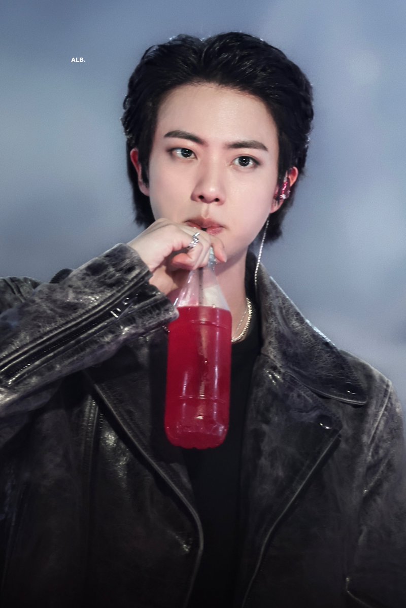 ALittleBraver92's tweet photo. 261021

#방탄소년단진 #김석진 #석진 #진 #BTSJIN #JIN 
#BTS_WORLDTOUR_ARIRANG https://t.co/F8aDVjKCvL