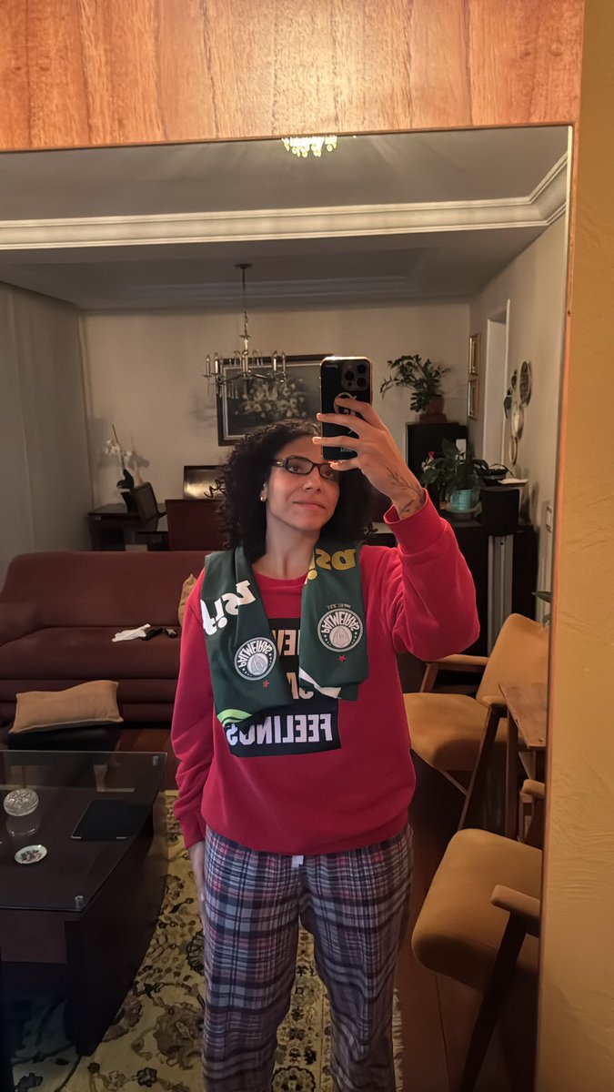 _luutorelli's tweet photo. durante os pênaltis me encontrava assim e ajoelhada no chão🤷🏽‍♀️ https://t.co/OlqIlgBwhh