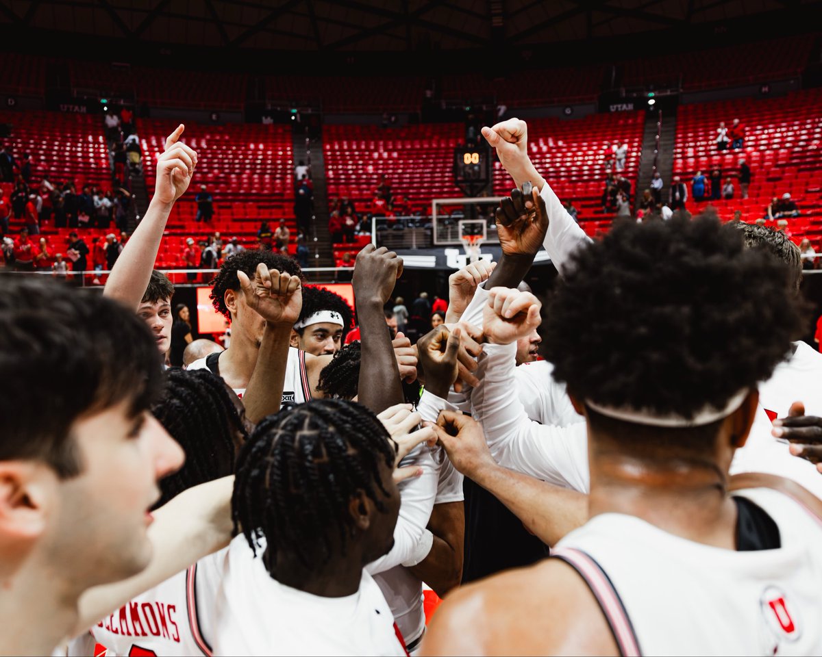 UtahMBB's tweet photo. Team Win. Team Together.

#GoUtes https://t.co/uVrcU7eUa5
