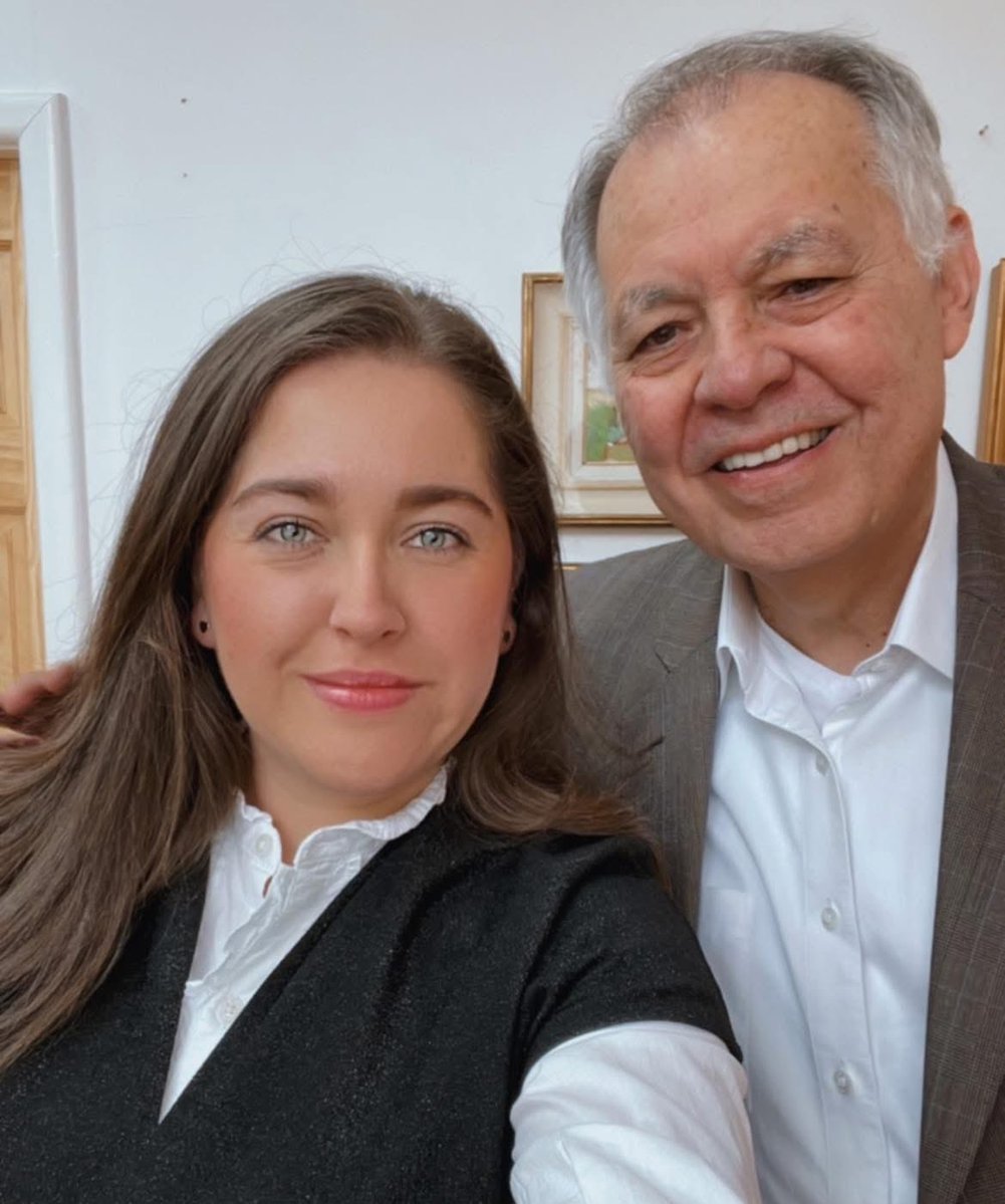 Lupeins's tweet photo. 1. En 2016 defendiendo la causa provida en la Comisión Primera

2. En 2023, visitándolo a él y a doña Beatriz (QEPD), en su casa en Washington 

¡Qué lujo aprender de los genios en vida!

Y @A_OrdonezM es la joya de la corona. https://t.co/lbYDUUxqI7
