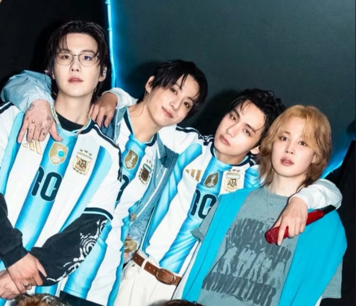 thvmayy_'s tweet photo. salió el 2pa2 en Argentina https://t.co/9KxjQLy1jp