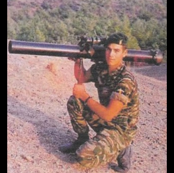 TheGreekPatriot's tweet photo. Μανώλης Μπικάκης - (1954 - 22 Οκτωβρίου 1994)

Από Αμύγδαλο Ηρακλείου Κρήτης, Έλληνας στρατιώτης, ο οποίος πολέμησε στην Κύπρο κατά τη διάρκεια της τουρκικής εισβολής του 1974, ως μέλος της Α΄ Μοίρας Καταδρομών. Ήρωας &amp; Πατριώτης

#Bikakis #Crete #Cyprus #Greek #Enosis #Hellenism https://t.co/nCHhEMjxPk