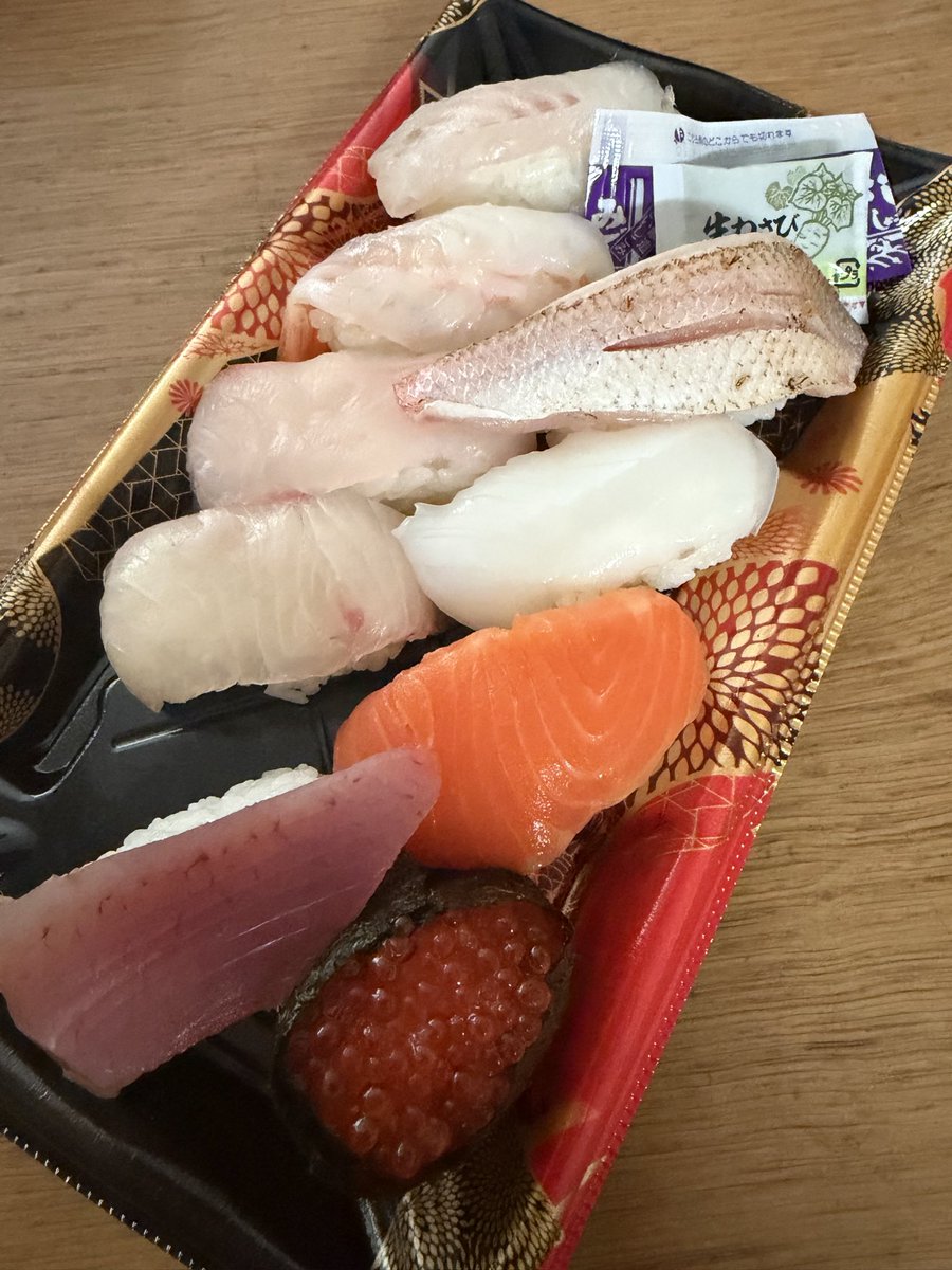 maetajun's tweet photo. 久しぶりにダイレックスの上にぎり寿司をいただく https://t.co/IqCmnDpawk
