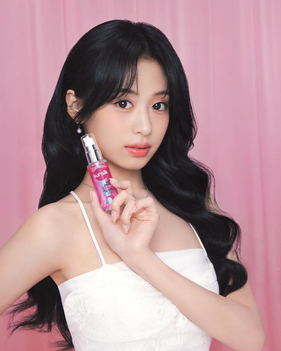 TheAhyeonPh's tweet photo. [📸] Sunsilk Thailand Instagram Update with #AHYEON 

“Get that silky, flowing hair just like BABYMONSTER! 💃🏻” 

#SunsilkxBABYMONSTER
#아현 #アヒョン #BABYMONSTER https://t.co/apoOkwf6An