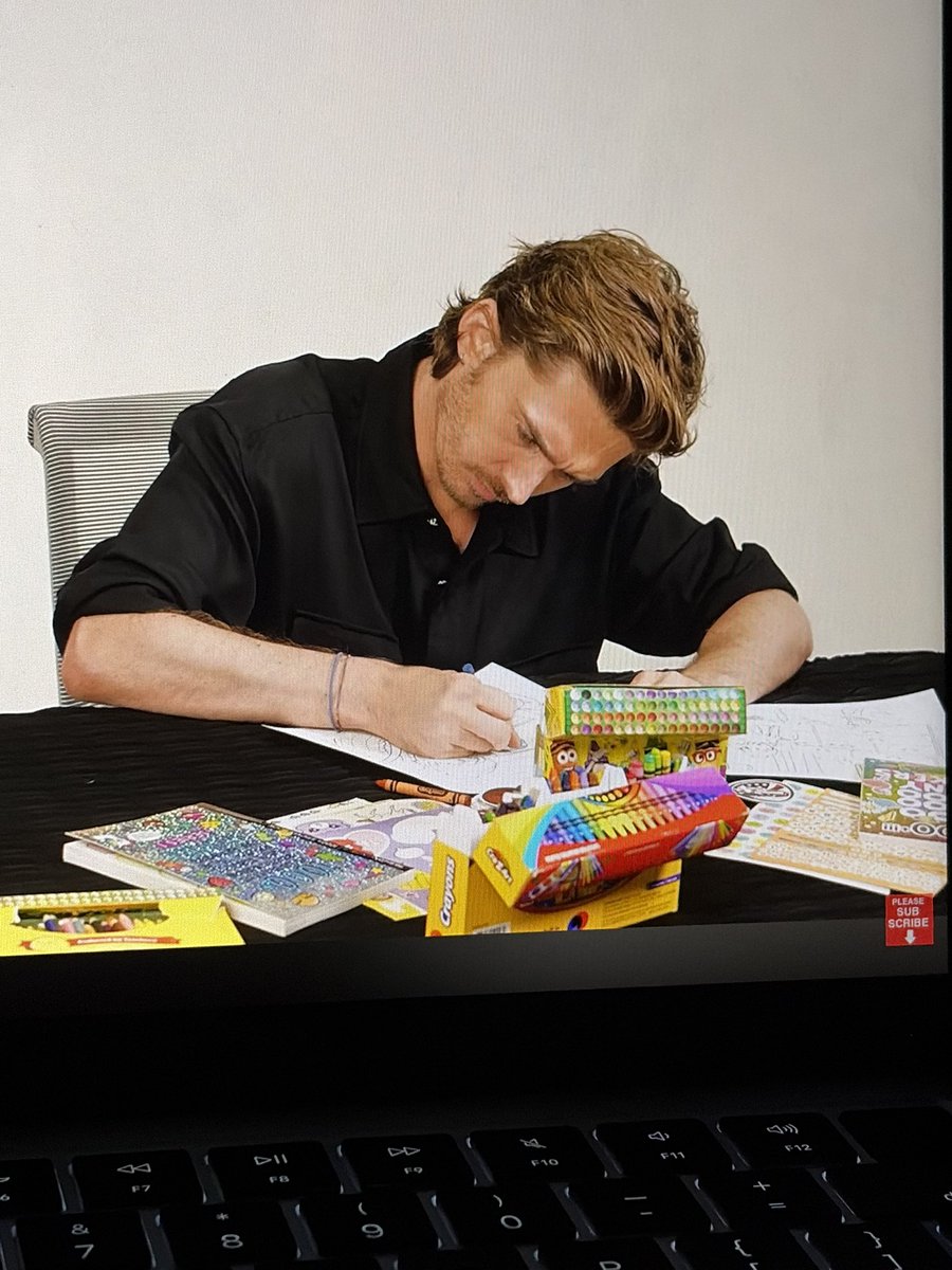 SNOOPYRETTE's tweet photo. “austin you’re very much the playable character…” does it look like he’s paying ANY attention https://t.co/Sk25IygMVc