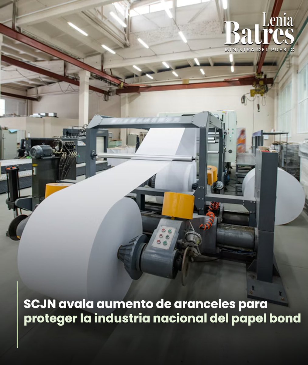 LeniaBatres's tweet photo. 📁 Amparo en revisión 253/2026

⚖️ Una empresa dedicada a la comercialización de productos de papelería promovió un amparo contra el decreto que aumentó temporalmente del 5% al 30% el arancel a la importación de papel bond. Argumentó que la medida carecía de una justificación suficiente, afectaba sus actividades comerciales y generaba costos adicionales.
 
🏛️ La Suprema Corte aprobó por unanimidad el proyecto en el que propuse negar el amparo, pues el artículo 131, párrafo segundo de la Constitución mexicana faculta a la Presidenta de la República para aplicar la medida, con el fin de proteger la producción nacional de papel bond y responder a las condiciones del comercio internacional.
 
#MinistraDelPueblo