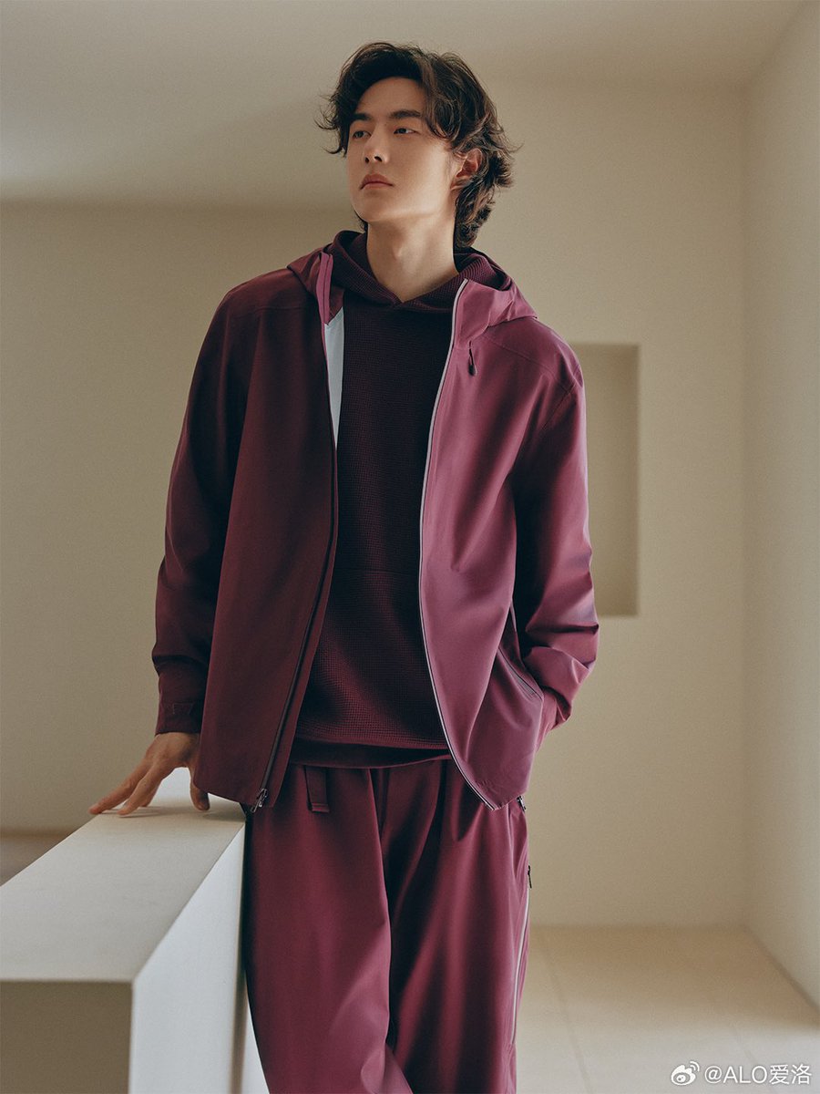 nahz_oaix's tweet photo. 261022 11:00 ALO weibo x Wang Yibo

The go-to choice for ALO Global Brand Ambassador Wang Yibo on the go.

Alpha Shell Jacket

Effortless style, setting off with a carefree attitude. https://t.co/3a5sfWyVsz