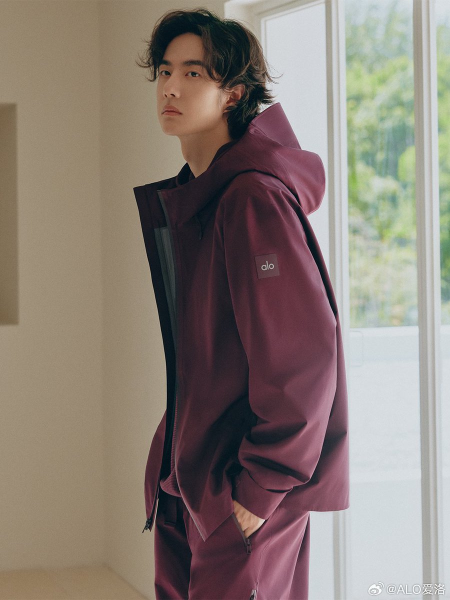 nahz_oaix's tweet photo. 261022 11:00 ALO weibo x Wang Yibo

The go-to choice for ALO Global Brand Ambassador Wang Yibo on the go.

Alpha Shell Jacket

Effortless style, setting off with a carefree attitude. https://t.co/3a5sfWyVsz
