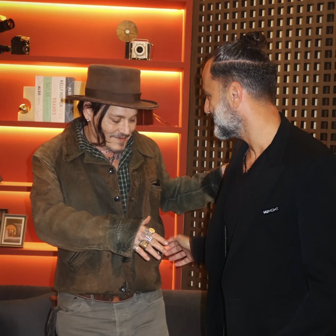 JohnnyDeppzcml's tweet photo. Walk with good men, share wisdom, build a legacy. 👑🔥 Life’s too short for small circles—surround yourself with those who strengthen your soul and elevate your spirit. 💯🖤 https://t.co/cZZhXymJpB