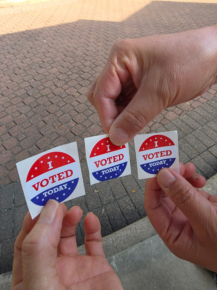 Redleaf2020's tweet photo. @MelindaAnnRive Voted early and red down the ballot 😃 https://t.co/pZk4DO9LRV