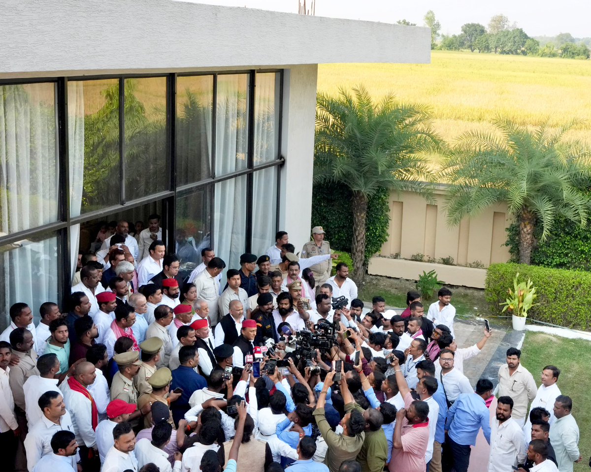 yadavakhilesh's tweet photo. https://t.co/tBY7OjB641