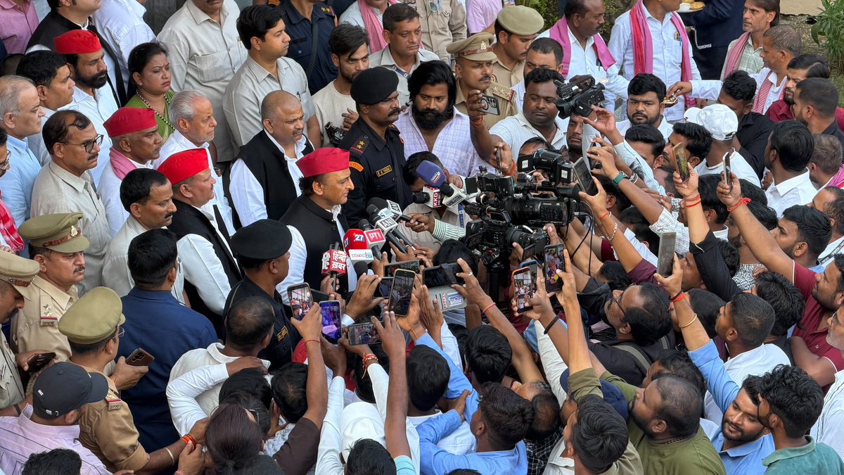 yadavakhilesh's tweet photo. https://t.co/tBY7OjB641