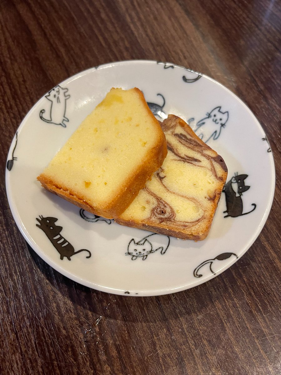ComeBackDoc's tweet photo. #かしわぎ(#東中野)へ行くと店主のお母様が漬けた自家製梅干しがサービスで登場👏蜂蜜や砂糖を加え塩分控えめの市販品に比べるとしっかり塩気ありで超好みの塩梅🧂👍チューハイや塩🍜にも投入して一粒で3度おいしい❣️😋

お母様手作りのパウンドケーキまでデザートに出して頂き幸せな昼食でした😊🙏 https://t.co/oGlkEaqRwZ
