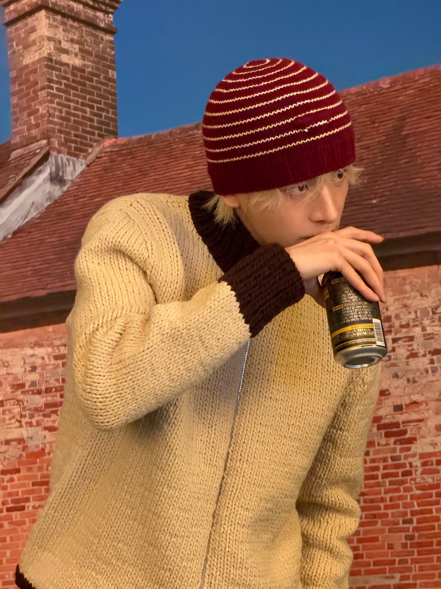 EN7ernally's tweet photo. 💛 #JAKE #제이크 https://t.co/kHXethYnkm