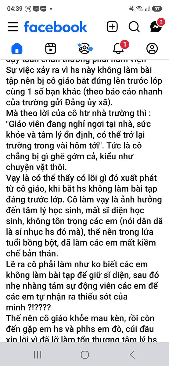 Kira_Viet's tweet photo. Đéo hiểu suy nghĩ gì???

CÔ GIÁO ĐÃ XIN LỖI HS VÀ GĐ CHƯA?
Qua sự việc xảy ra trên địa bàn Hà Nội, việc một hs học võ đã đấm cô giáo vì theo thông tin là cô bắt các em chưa làm bài đứng trên bảng. Một số ph cho rằng sẽ ảnh hưởng tâm lí của con, khiến con ko còn muốn đến trường. Ph sẵn sàng kiện thẳng lên hiệu trưởng. 

Theo các bác sau đợt này cô giáo có cần xin lỗi hs và ph không?
