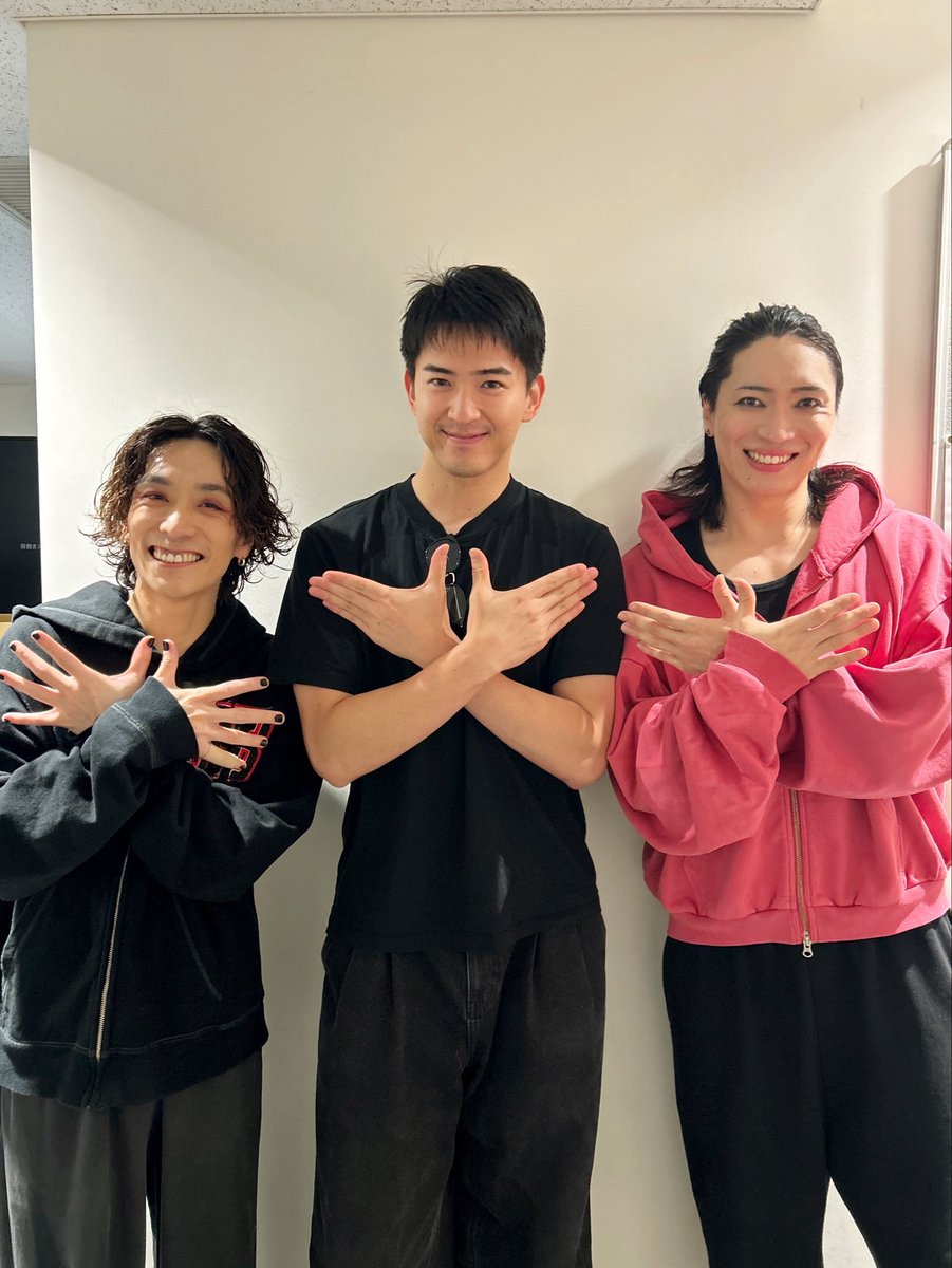youya_mtst's tweet photo. #ALUCARDSHOW2026
本日はいよいよ東京公演千穐楽です🎊

昨日は #甲斐翔真 さんが来てくださいました✨

甲斐さんはハンサムライブ2024で
「LAST ALUCARD SHOW」を披露した際、ミュージカルジョジョの公演のため札幌に向かった松下に変わり、ブラド様をつとめてくださったのでした🦇 https://t.co/OSVG0EuZ5C