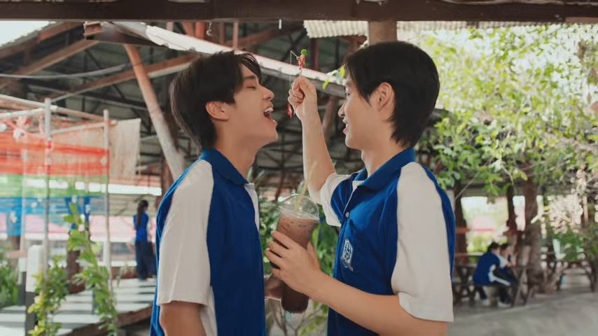 Entup2date's tweet photo. เขินเลย! “มิค” หยอด “ลูค” คุยด้วยแล้วมีความสุข

📨 https://t.co/kfUE3snyRB

#LukeMick 
#lukeso_ #mickmetas
#GoodBoySeries 
#จิรภัทรจะเป็นเด็กดี 
#GMMTV https://t.co/P3bopWN8sL