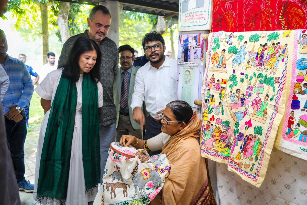 USAmbBangladesh's tweet photo. Extraordinary skill, woven into every thread! Through the Ambassadors Fund for Cultural Preservation, we're supporting Bangladeshi artisans keeping Jamdani weaving alive—and passing this remarkable craft to the next generation. https://t.co/k3EwLJDFPG