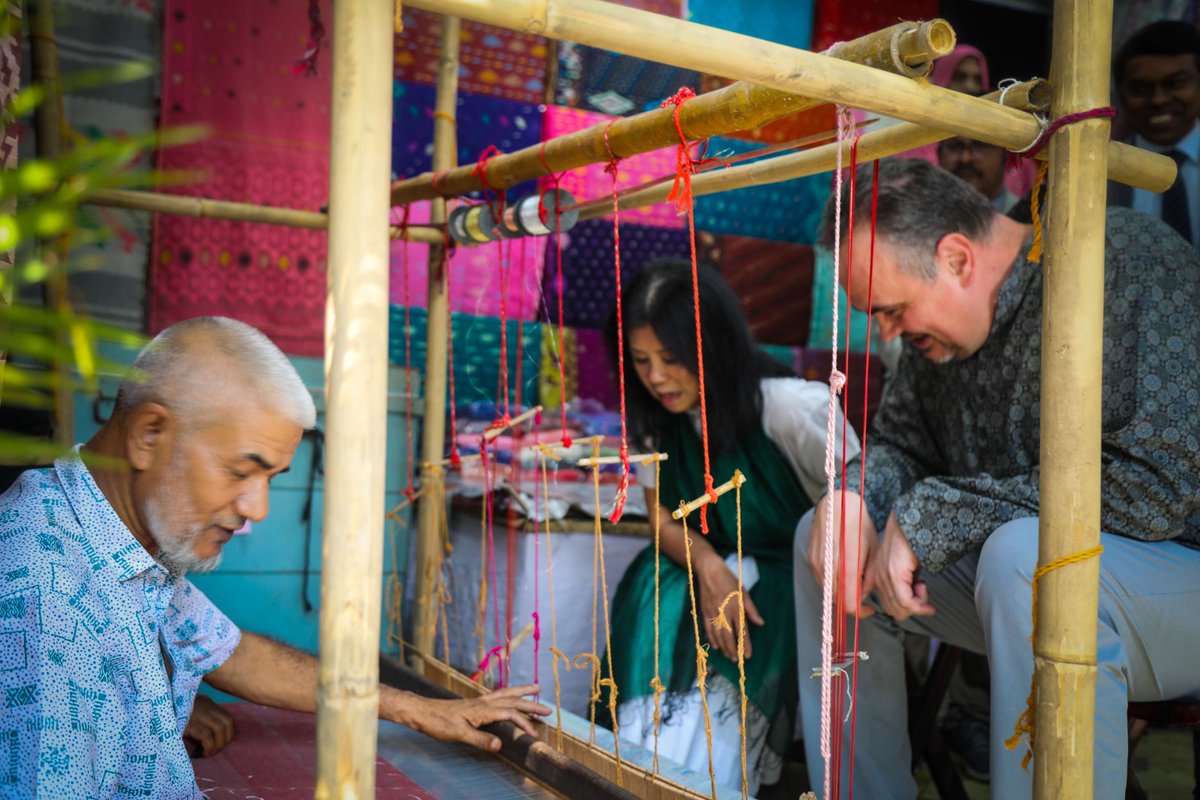 USAmbBangladesh's tweet photo. Extraordinary skill, woven into every thread! Through the Ambassadors Fund for Cultural Preservation, we're supporting Bangladeshi artisans keeping Jamdani weaving alive—and passing this remarkable craft to the next generation. https://t.co/k3EwLJDFPG