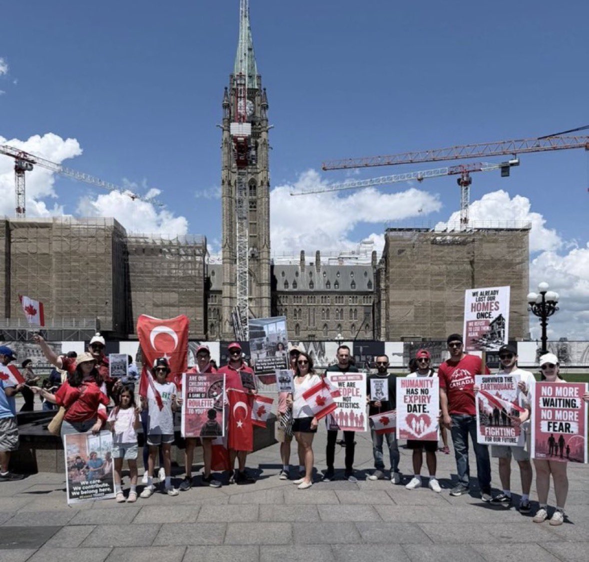 Ts2023H78014's tweet photo. @CanadaTimk CANADA IS OUR HOME. 
Our wish is to keep moving forward and remain connected to the country we call home. #ExtendTS2023 https://t.co/msVEIJObAx