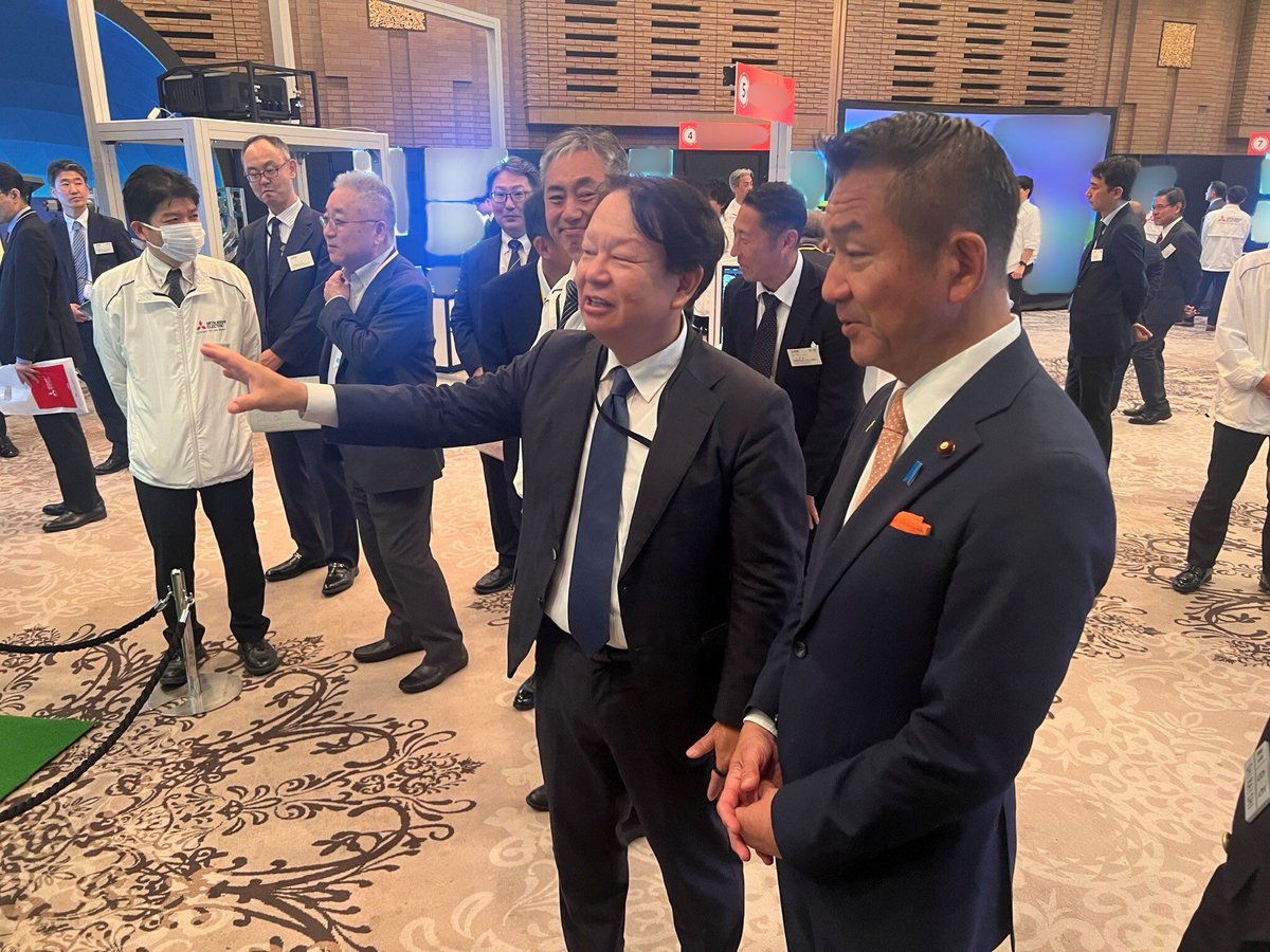 ModJapan_jp's tweet photo. 10月21日、小田原防衛副大臣は、三菱電機(株)による防衛システム技術展示会を視察し、同社の製品・技術等の説明に質問を交えながら聞き入るなど、活発な意見交換を行いました。

防衛省は引き続き防衛生産・技術基盤の強化に取り組んでまいります。 https://t.co/3zXXQJYhof