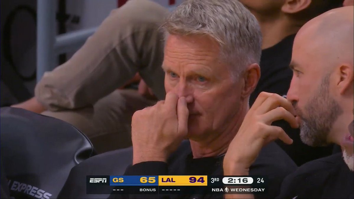 HassumPhelipe's tweet photo. felicidade estampada na cara do steve kerr https://t.co/fRi6fY8pkd