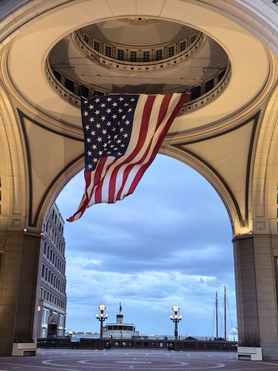 LifeOffTheMap2's tweet photo. Boston knows how to make an entrance 🇺🇸✨ A little history, a harbor breeze, and views worth slowing down for. What city has your favorite waterfront views? https://t.co/BWPzEiNHTO