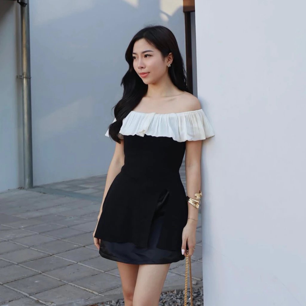spillthethyyy_'s tweet photo. okay but this off-shoulder top + black skort combo is TOO CUTE 😭🎀🤍 https://t.co/0oWCqYZ6ht