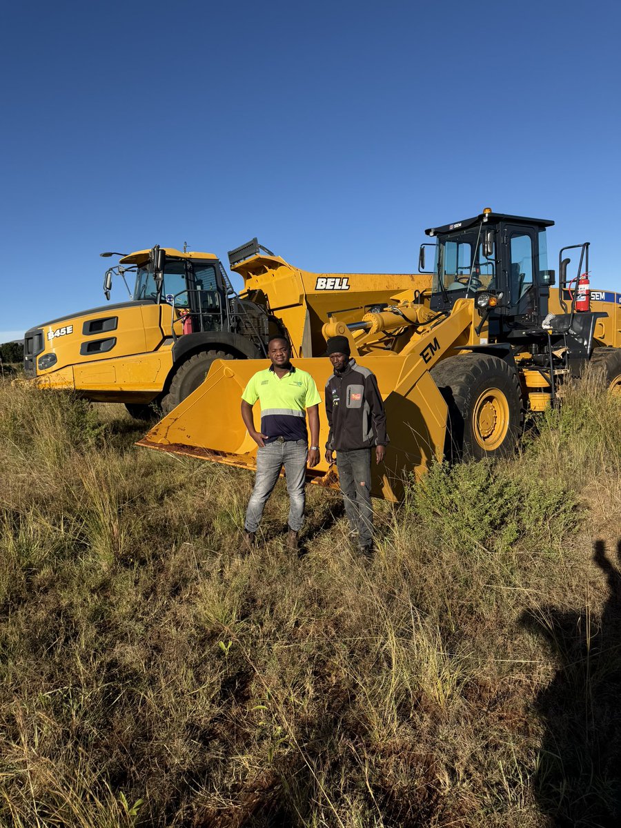 MokweleMmaphuti's tweet photo. Another day , pushing the hustle , @mokwele plant hire &amp;mining https://t.co/n2X7Obi1Vz